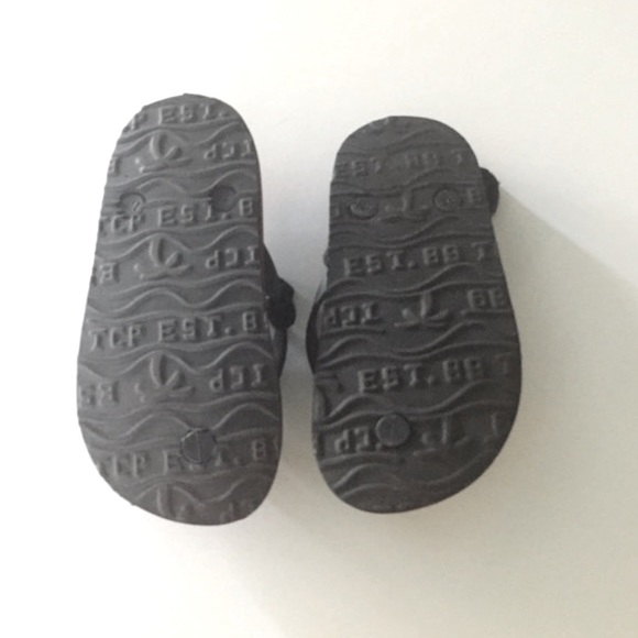 Size 10-11 The Children’s Place Thong Flip Flops - Guitar Rock Graphic - Picture 2 of 3